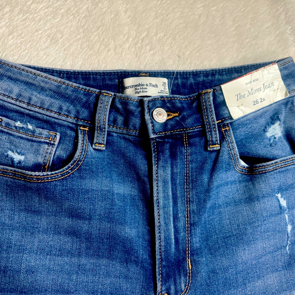 Abercrombie & Fitch women’s jeans 26-2 regular,the mom high rise